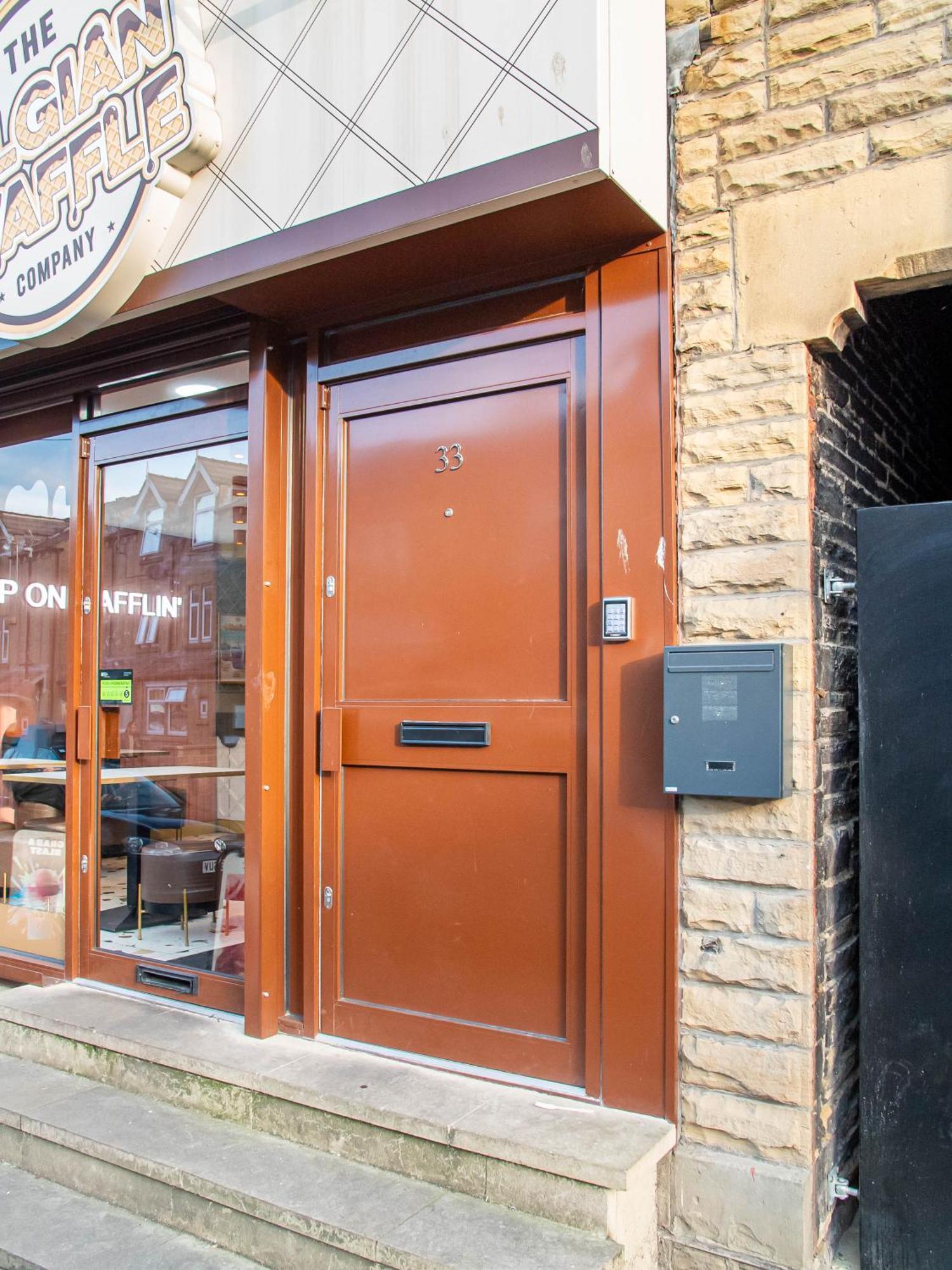 Belgian Studio Apt 2 Huddersfield Exterior photo